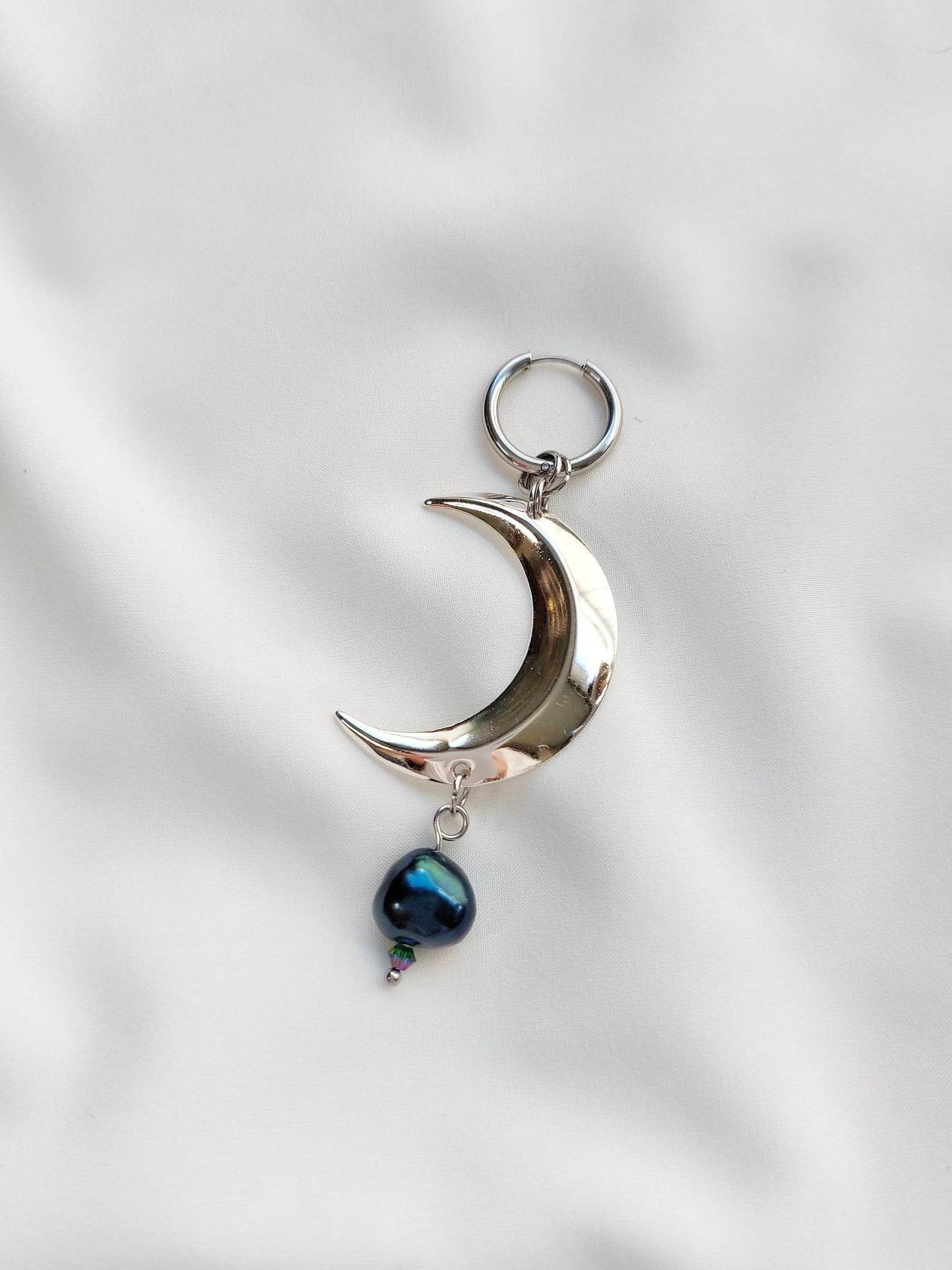 ECLIPSE single moon earring