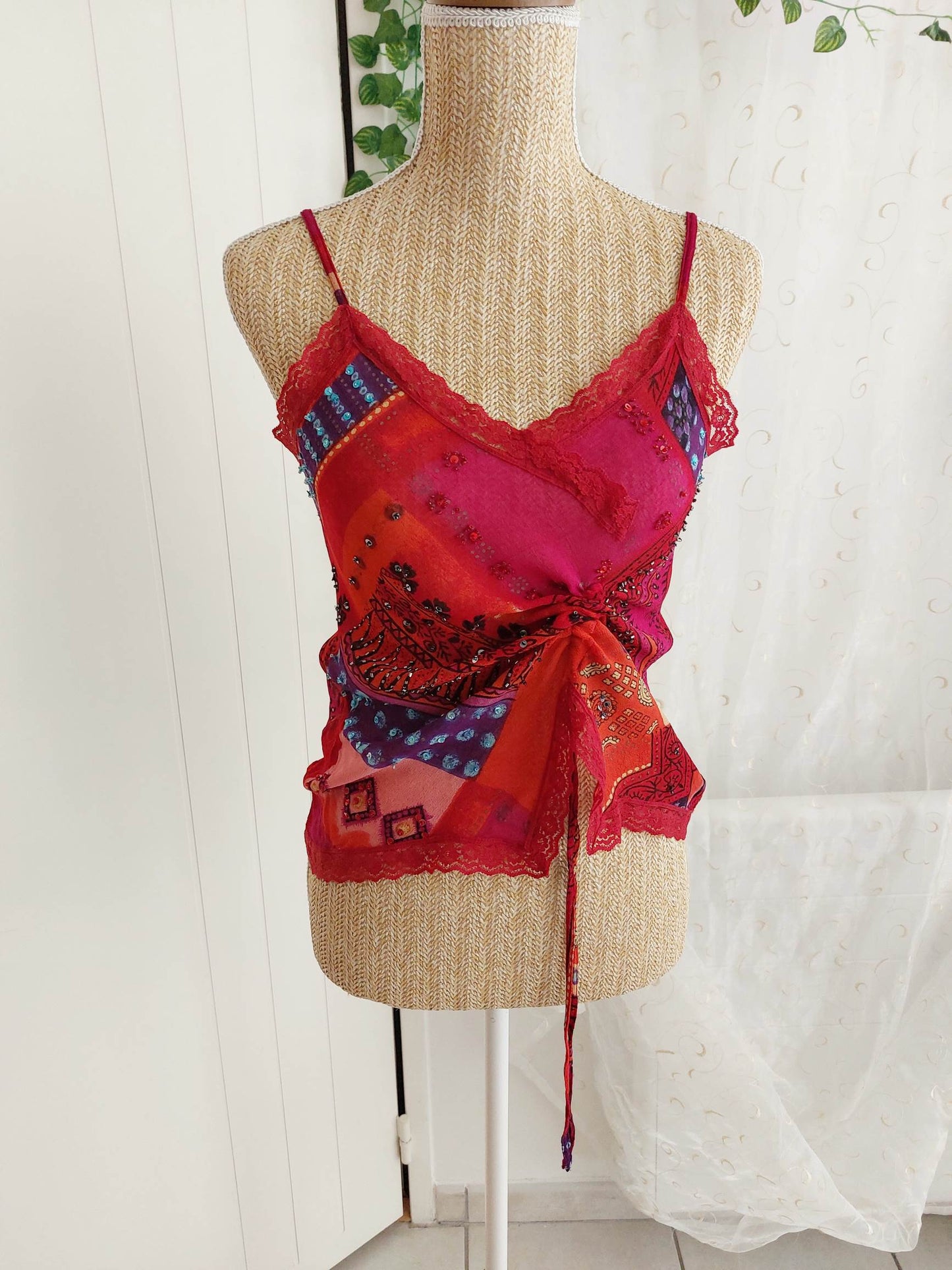 SAFRAN Red camisole with patterns and embroidery Size 36/38
