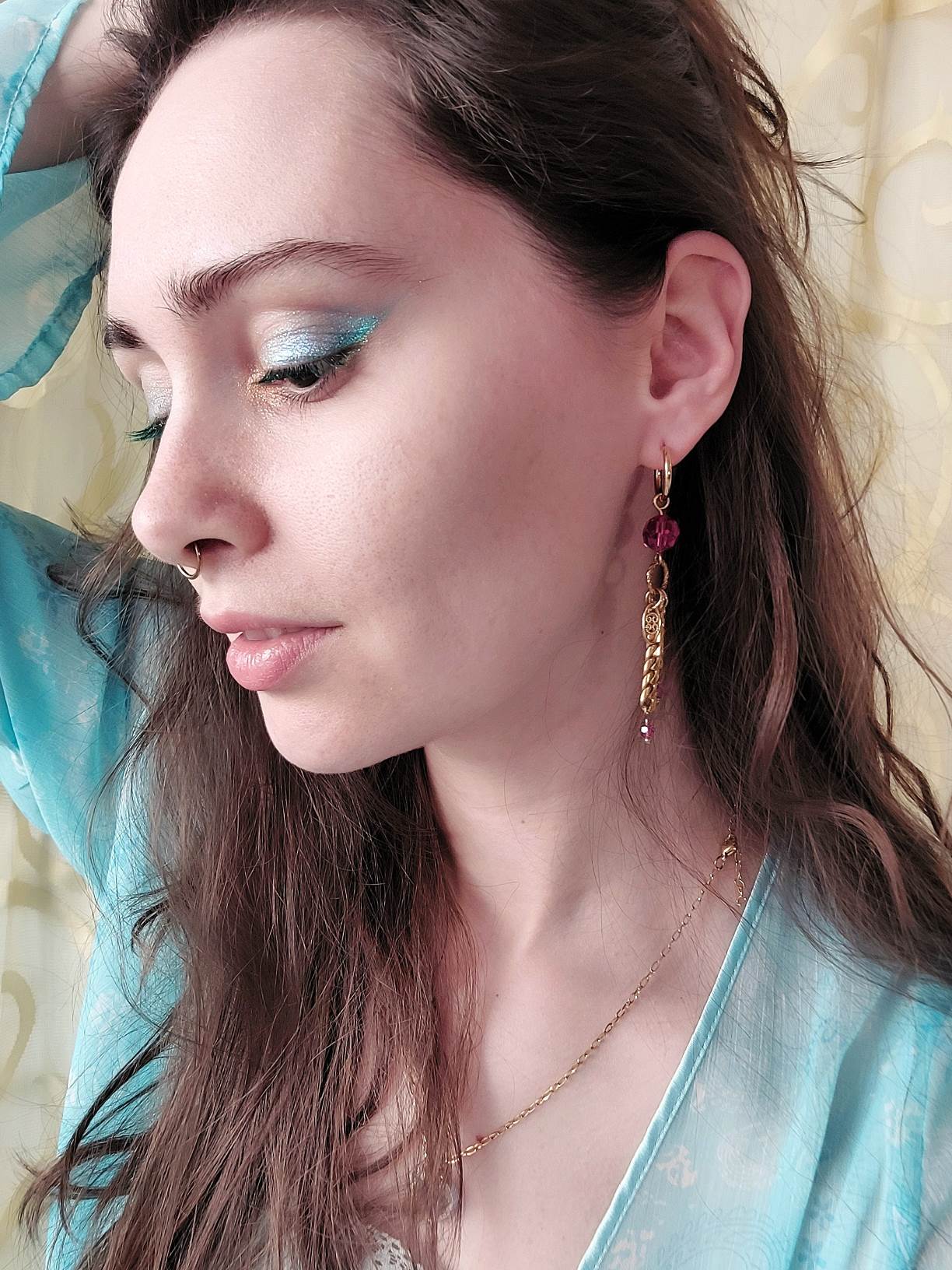 GOLD-TONE AND FUCHSIA SINGLE EARRING FIND
