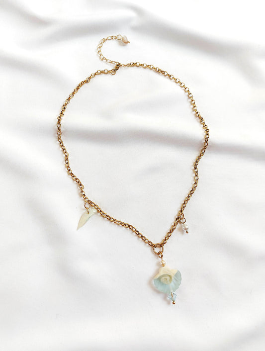 VARUNA Shell Pendant Necklace