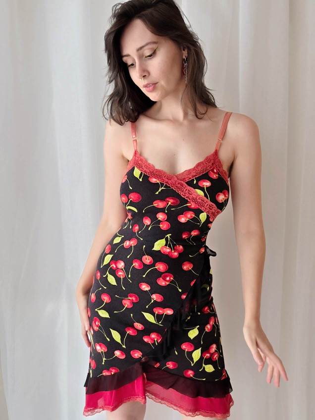 ROCKABILLY robe noire avec cerises T.36