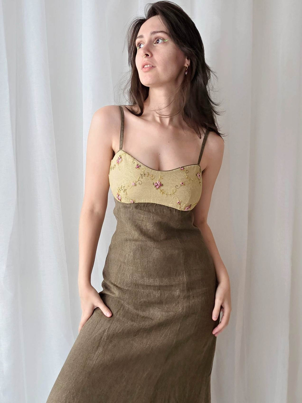 BLUME robe autrichienne kaki avec broderie de fleurs T.36/38