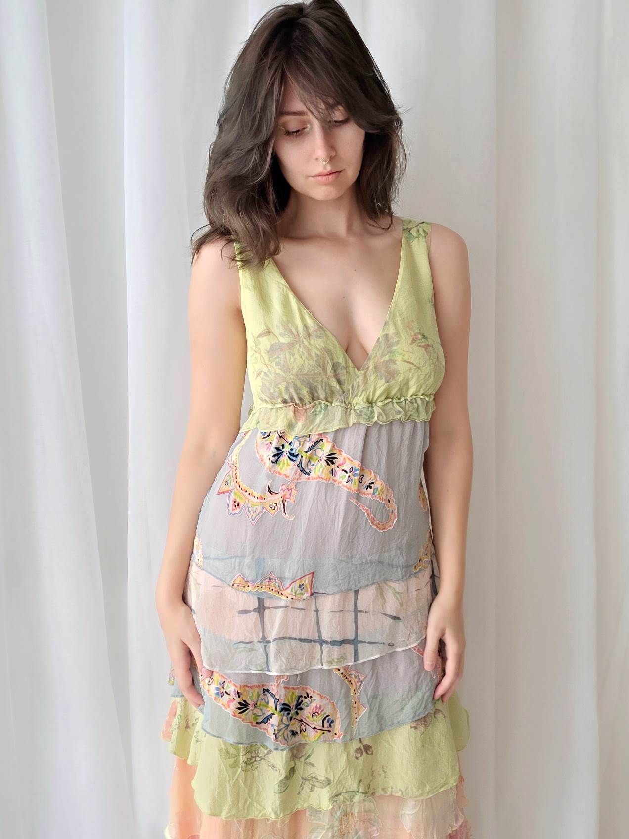 DOLLHOUSE robe longue pastels en soie à volants T.38/40