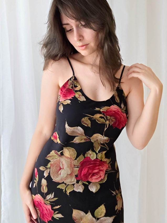 CHARME robe noire avec roses et dos nu T.36/38