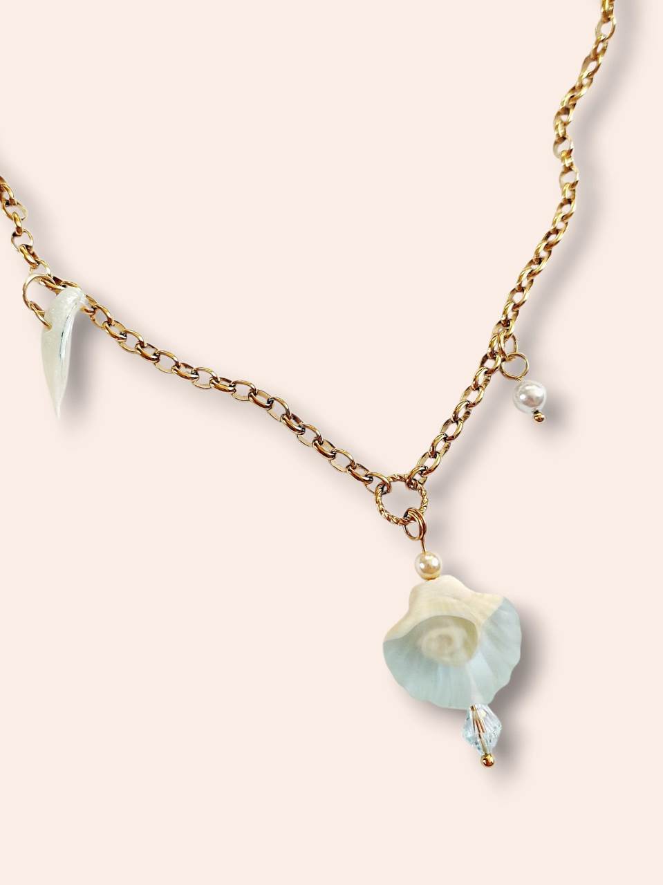 VARUNA Shell Pendant Necklace