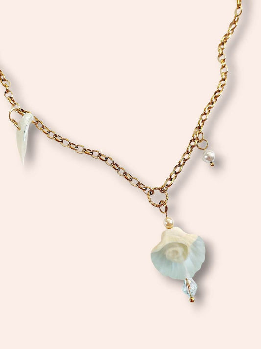 VARUNA Shell Pendant Necklace