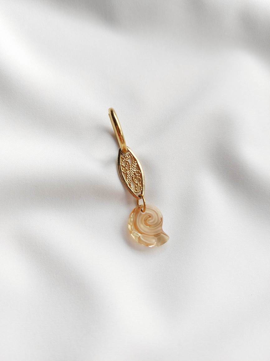 AMONITE single loop with small shell