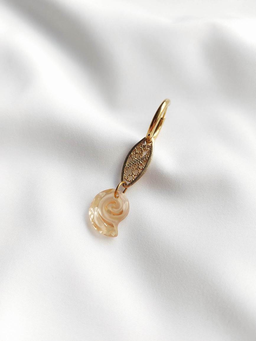 AMONITE single loop with small shell
