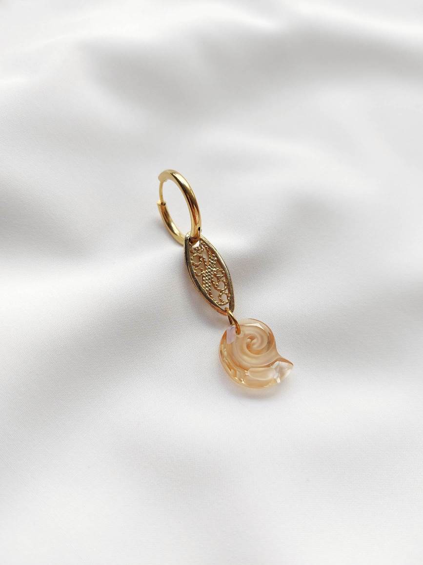 AMONITE single loop with small shell