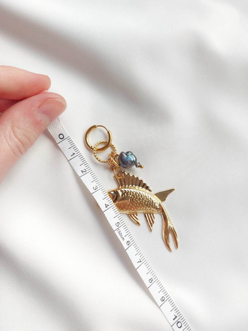 AMPHITRITE single fish earring