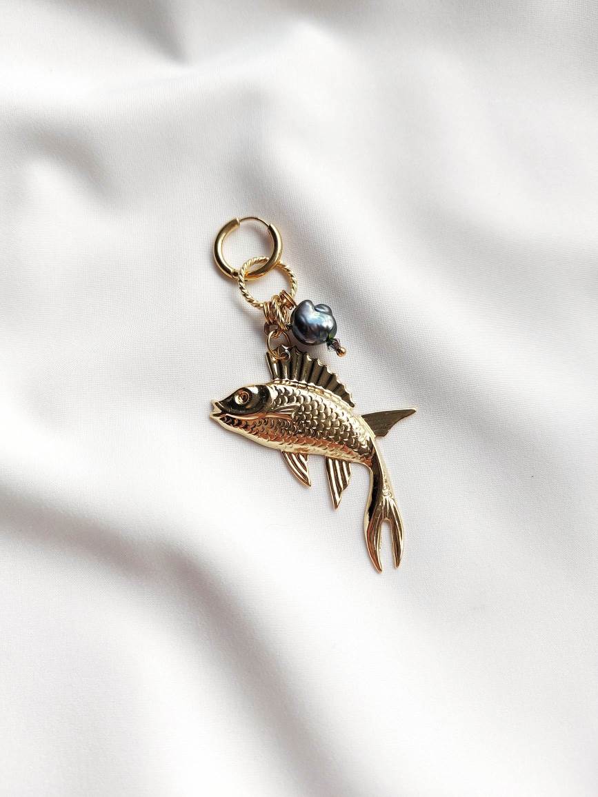 AMPHITRITE single fish earring