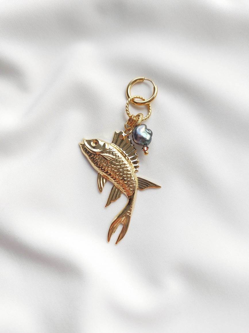 AMPHITRITE single fish earring