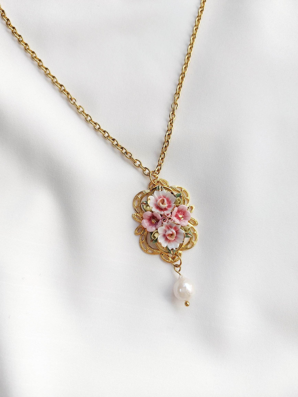 ANTIQUE collier doré baroque