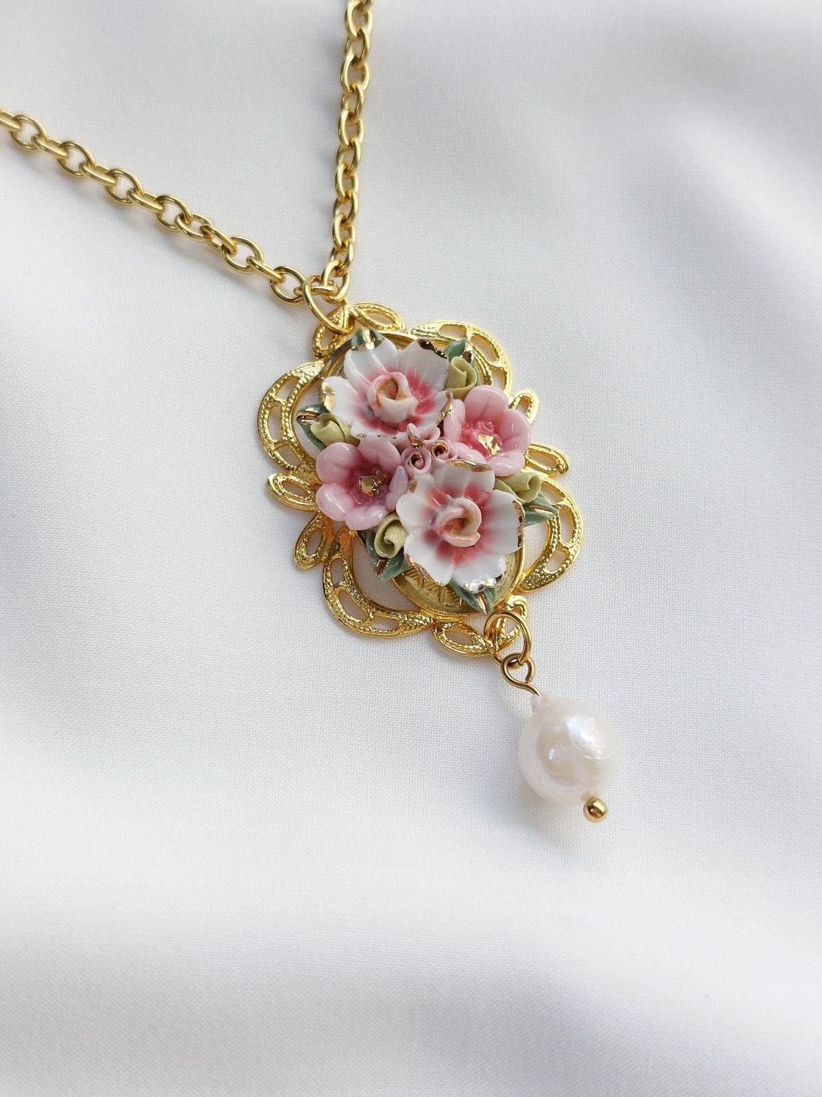 ANTIQUE collier doré baroque