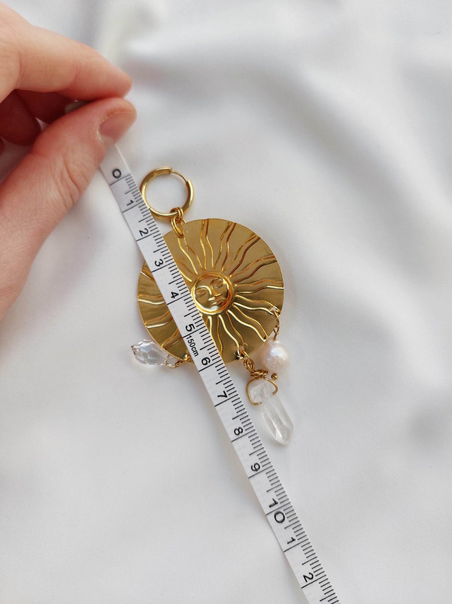 APOTHEOSIS single-loop medallion sun