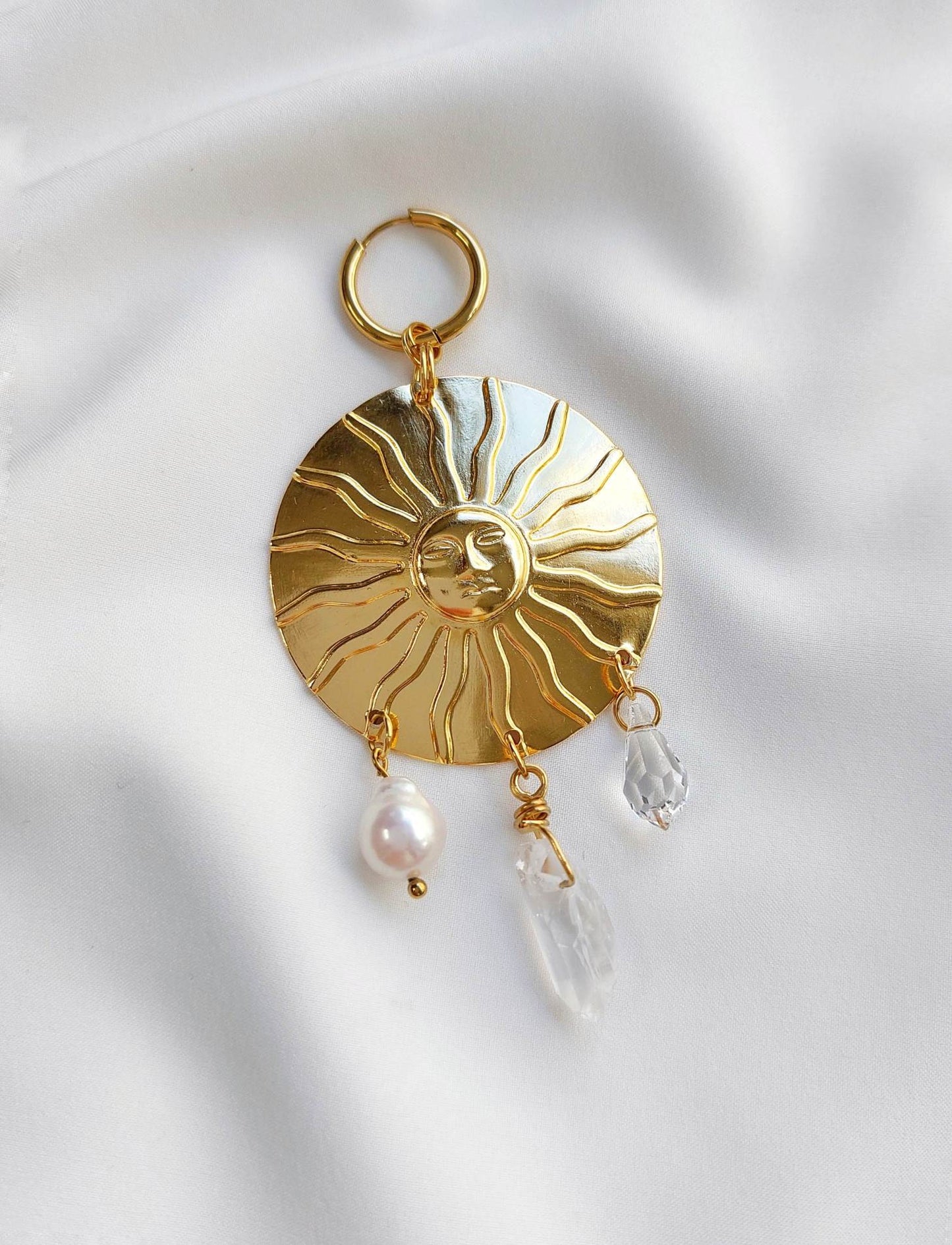 APOTHEOSIS single-loop medallion sun