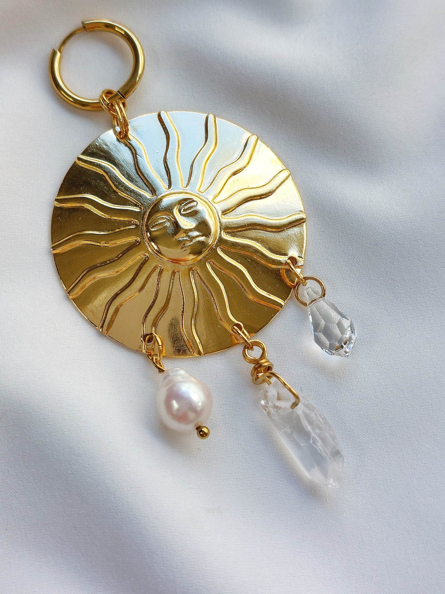 APOTHEOSIS single-loop medallion sun