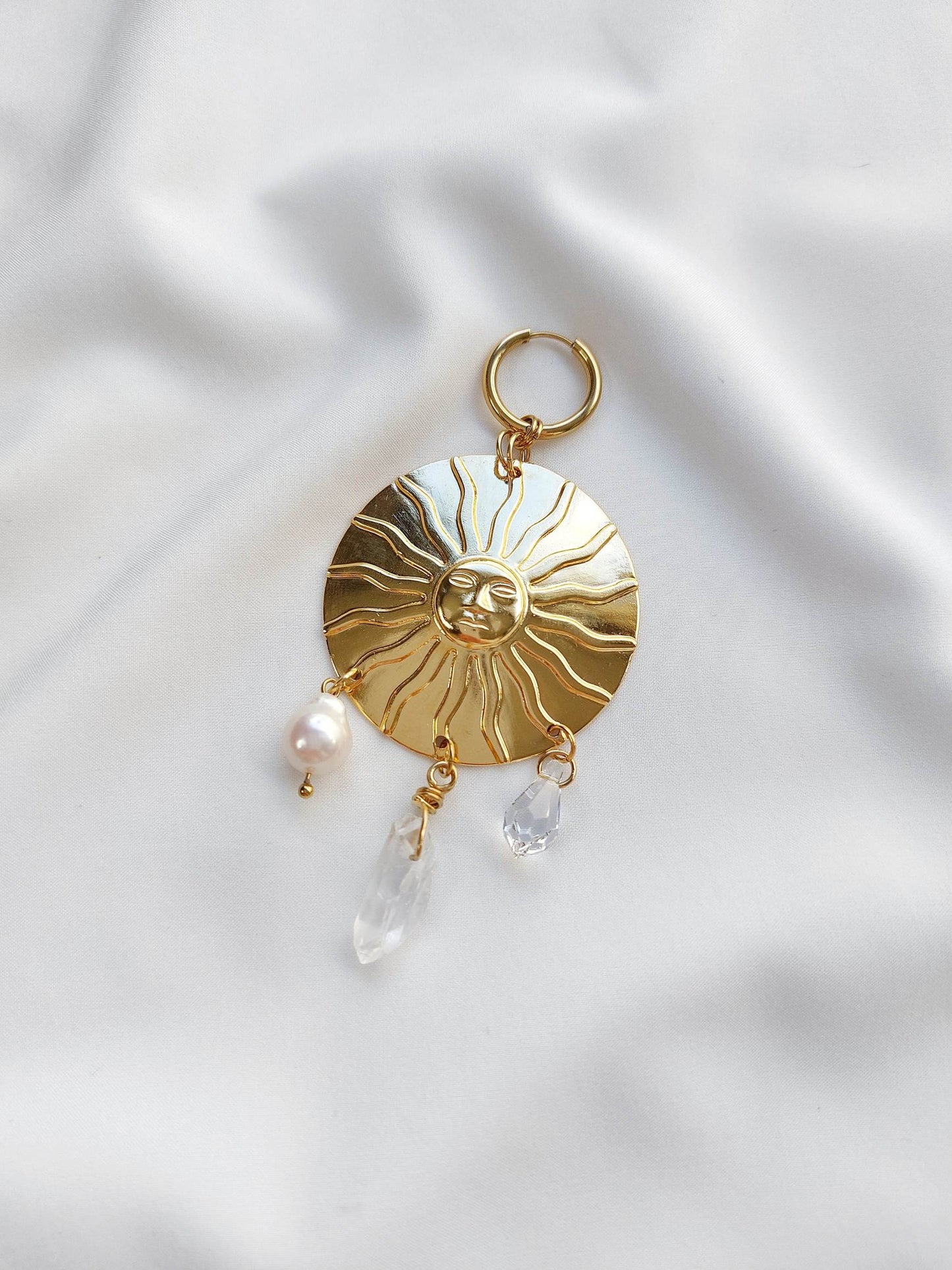 APOTHEOSIS single-loop medallion sun