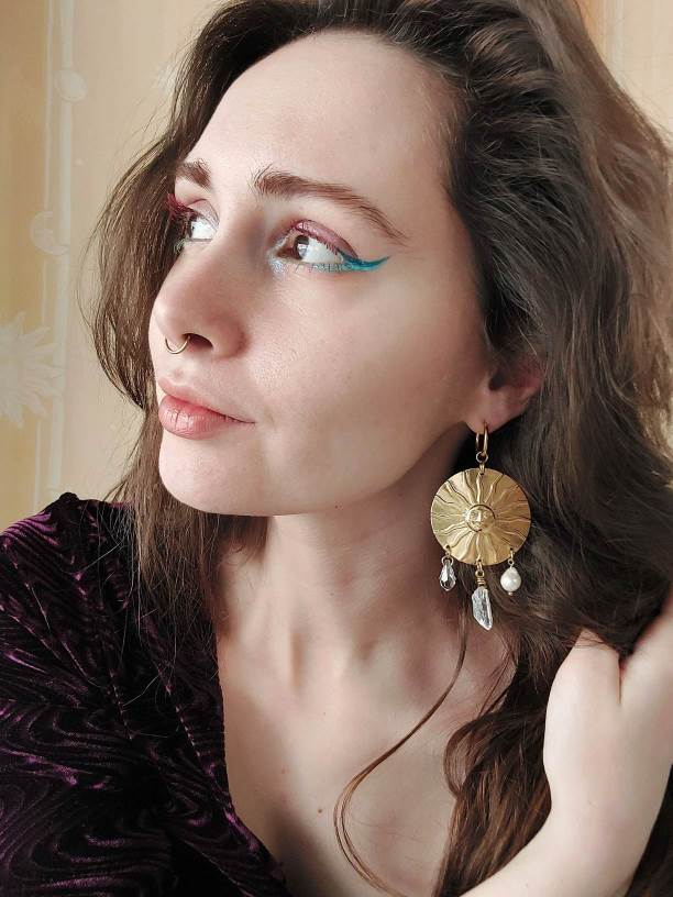 APOTHEOSIS single-loop medallion sun