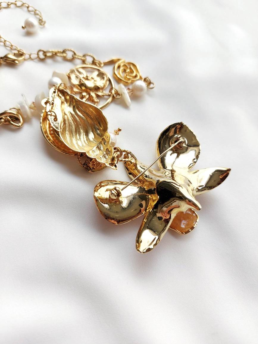 ARCHIPEL Gold-plated orchid and shell necklace