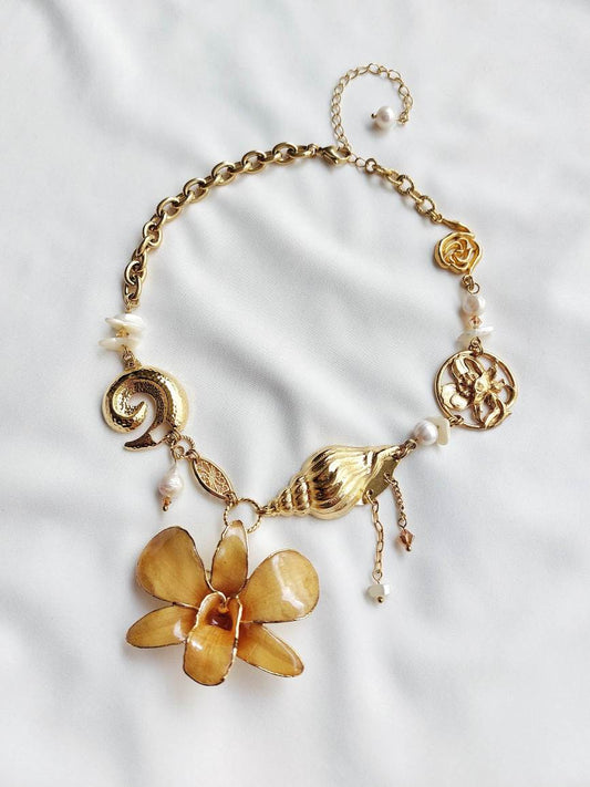 ARCHIPEL Gold-plated orchid and shell necklace