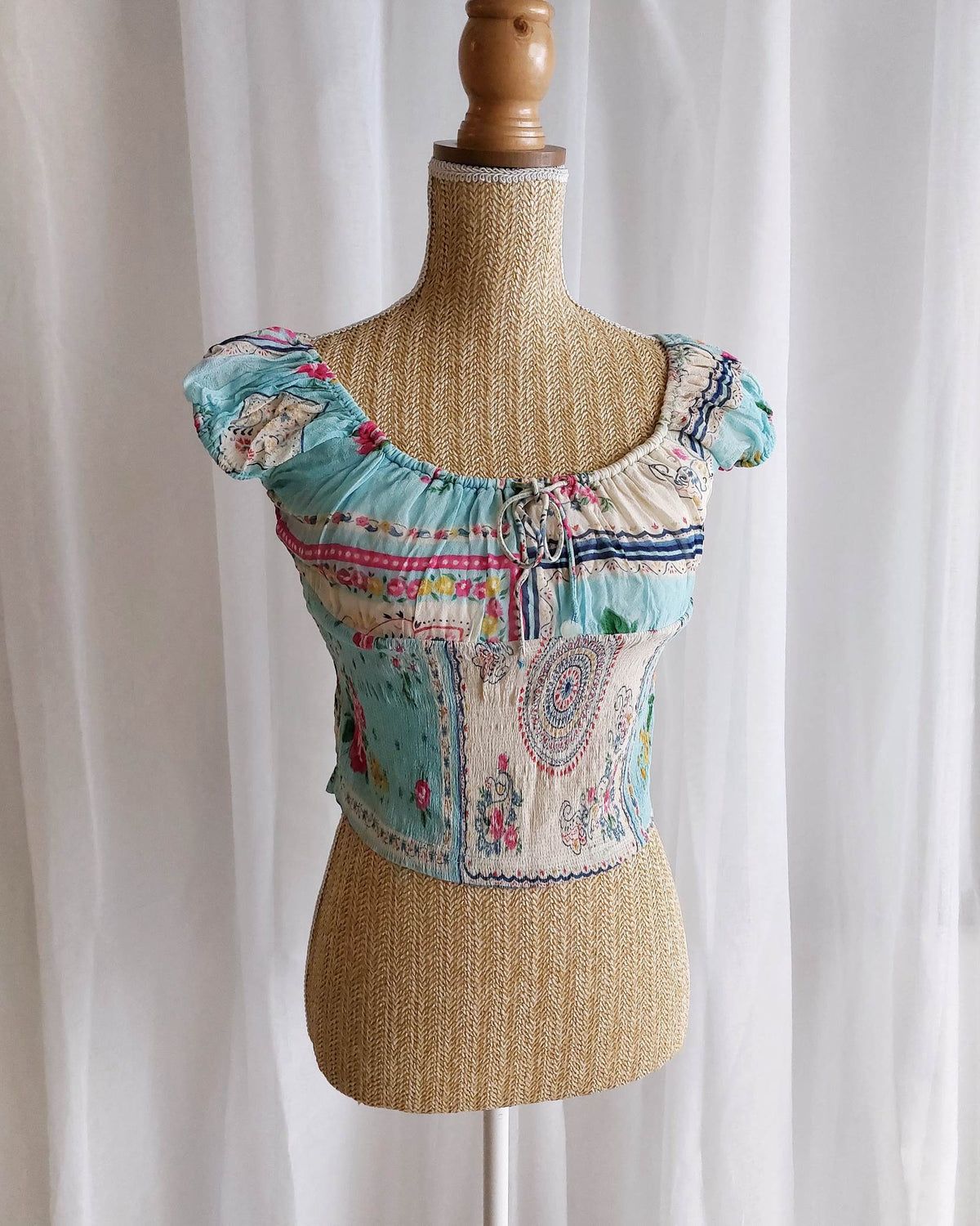 SAFRAN Red camisole with patterns and embroidery Size 36/38