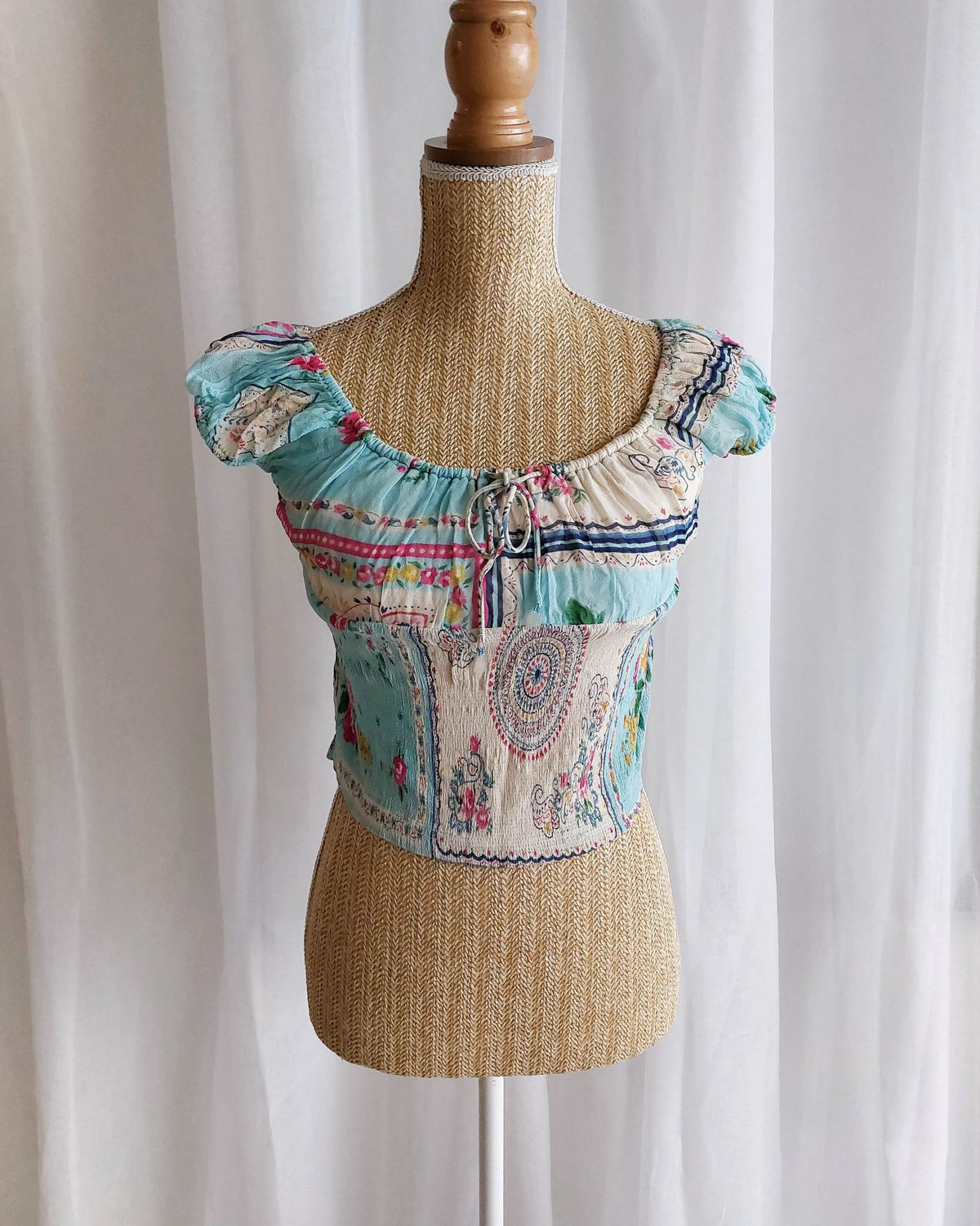 SAFRAN Red camisole with patterns and embroidery Size 36/38