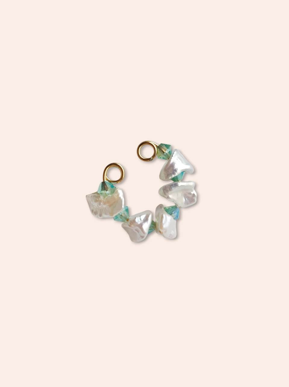 CARAÏBES cultured pearl earcuff turquoise version