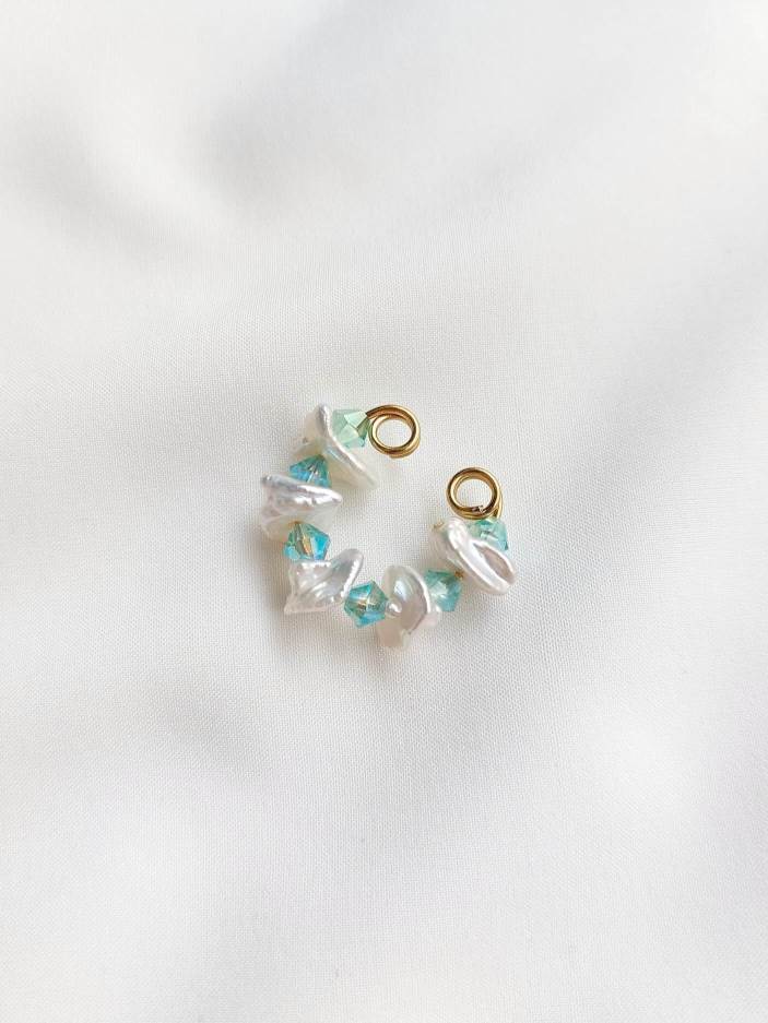CARAÏBES cultured pearl earcuff turquoise version