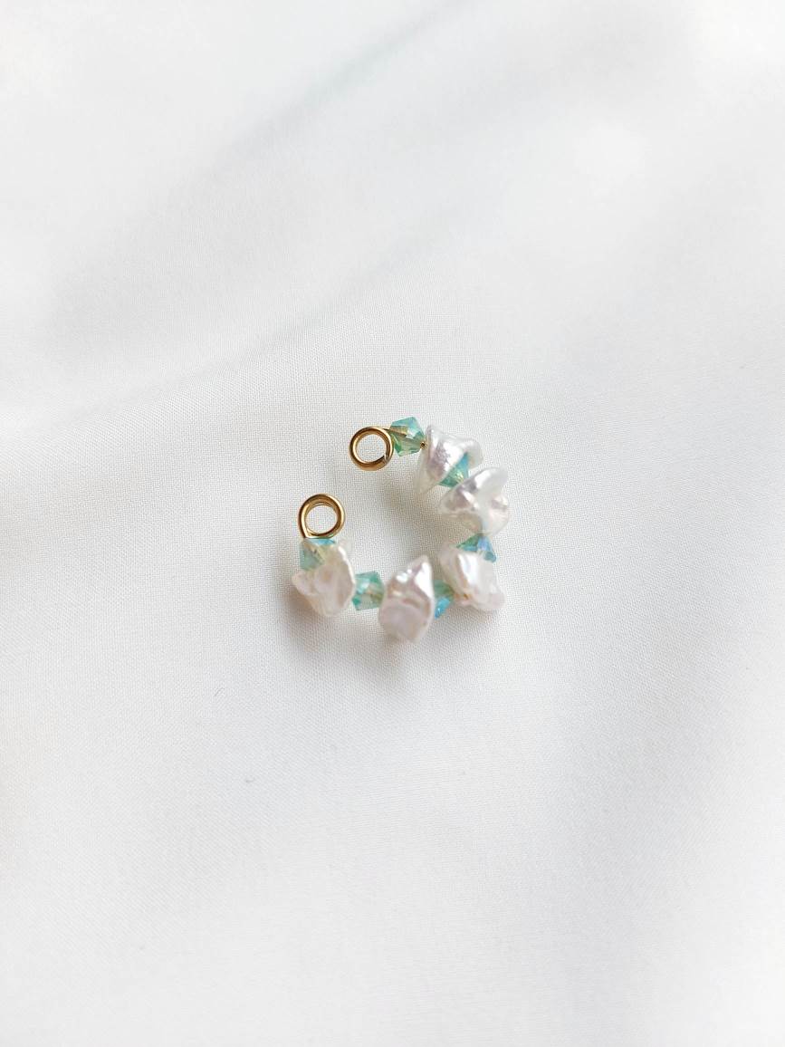 CARAÏBES cultured pearl earcuff turquoise version