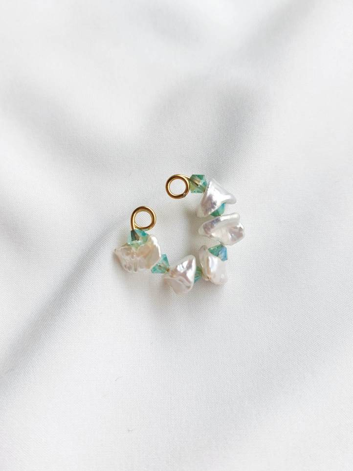 CARAÏBES cultured pearl earcuff turquoise version