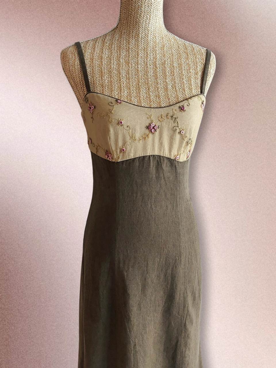 BLUME robe autrichienne kaki avec broderie de fleurs T.36/38
