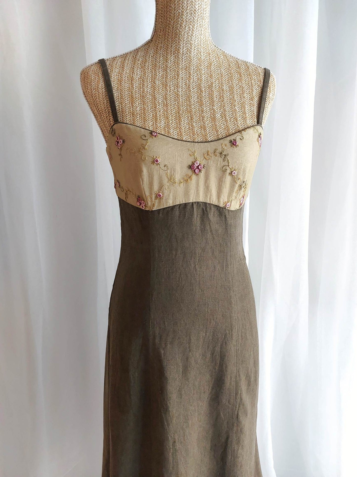 BLUME robe autrichienne kaki avec broderie de fleurs T.36/38