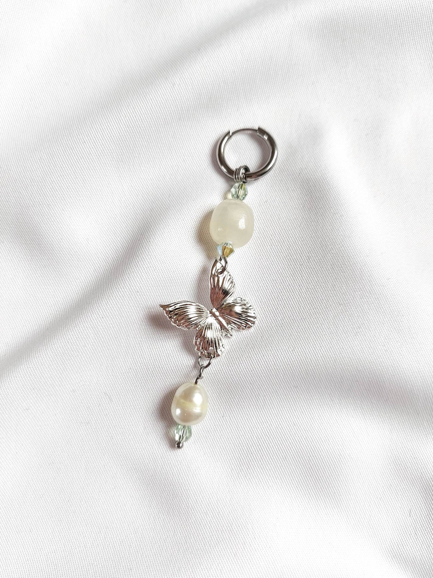CHARM single loop butterfly pastel