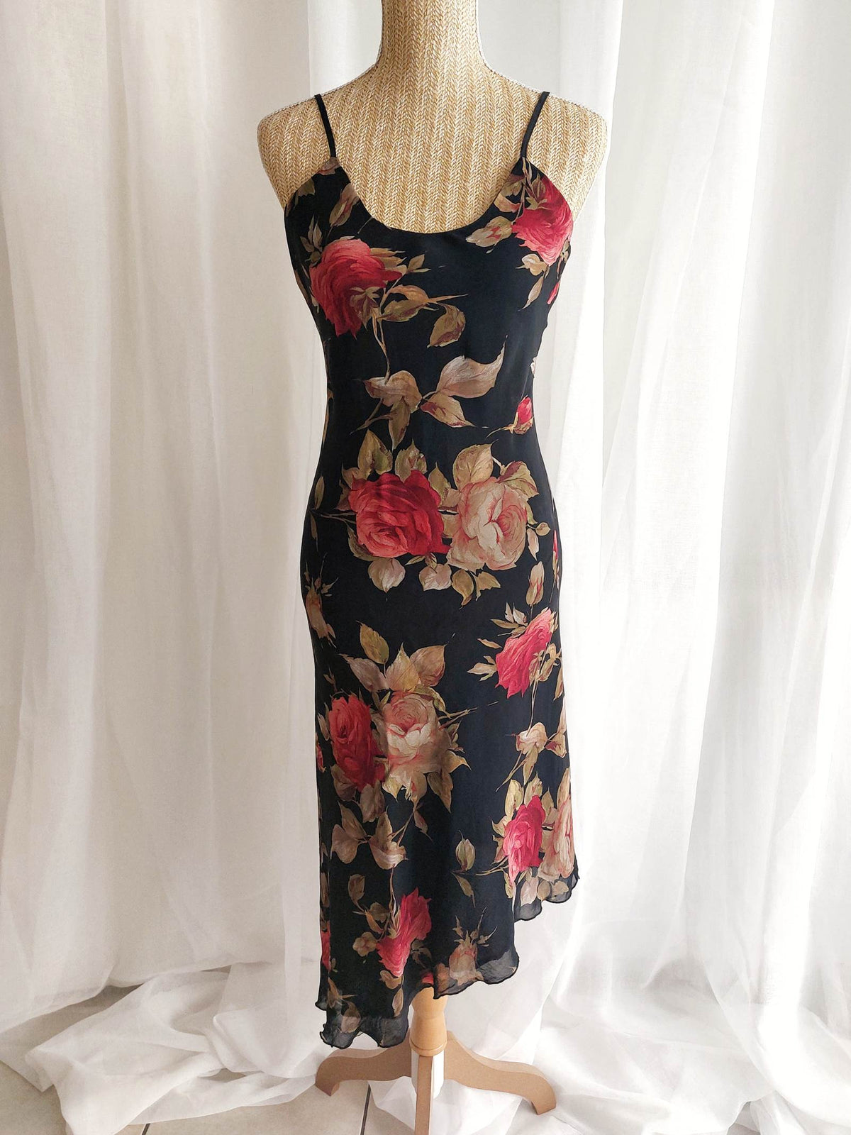 CHARME robe noire avec roses et dos nu T.36/38