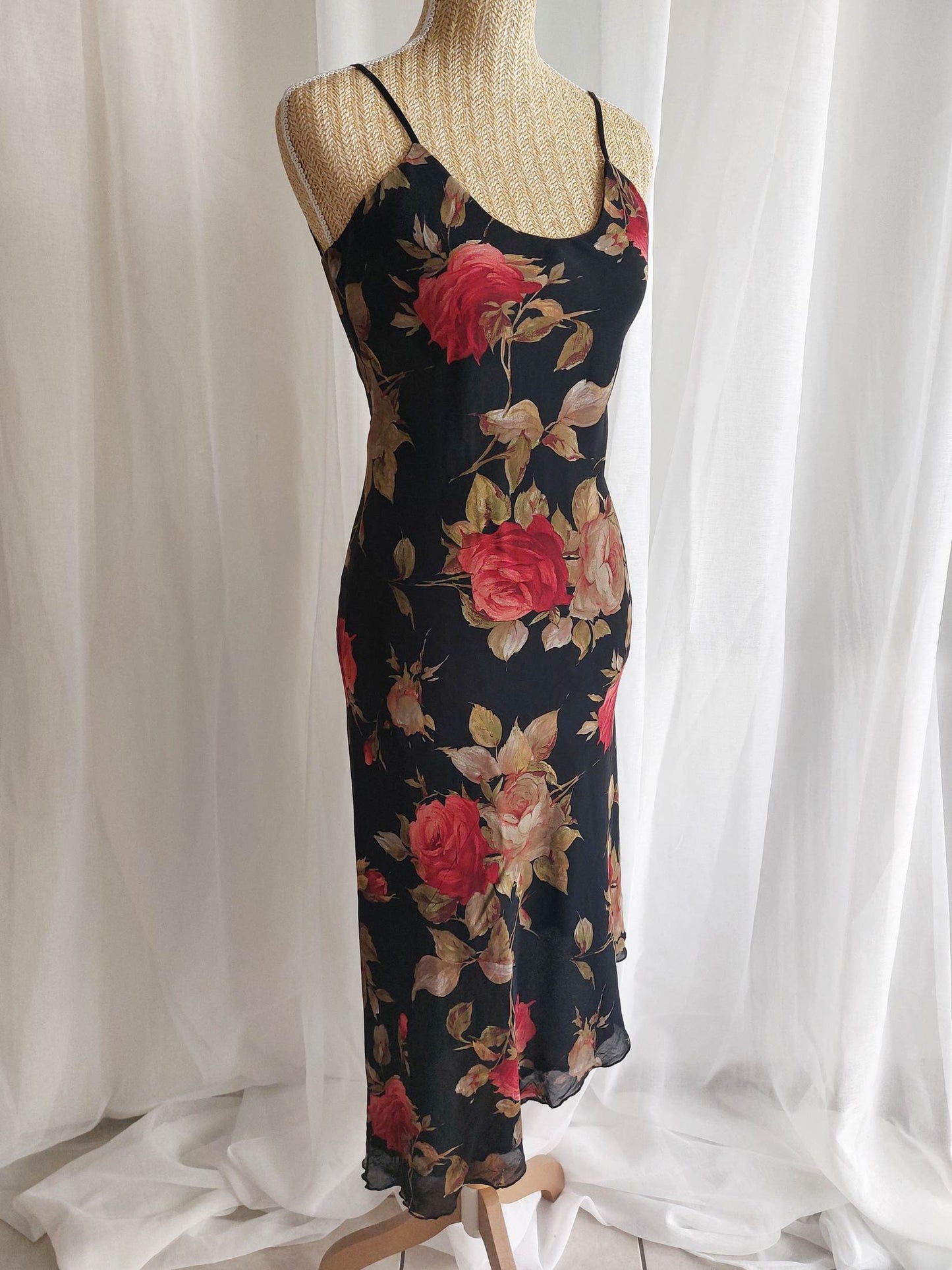 CHARME robe noire avec roses et dos nu T.36/38