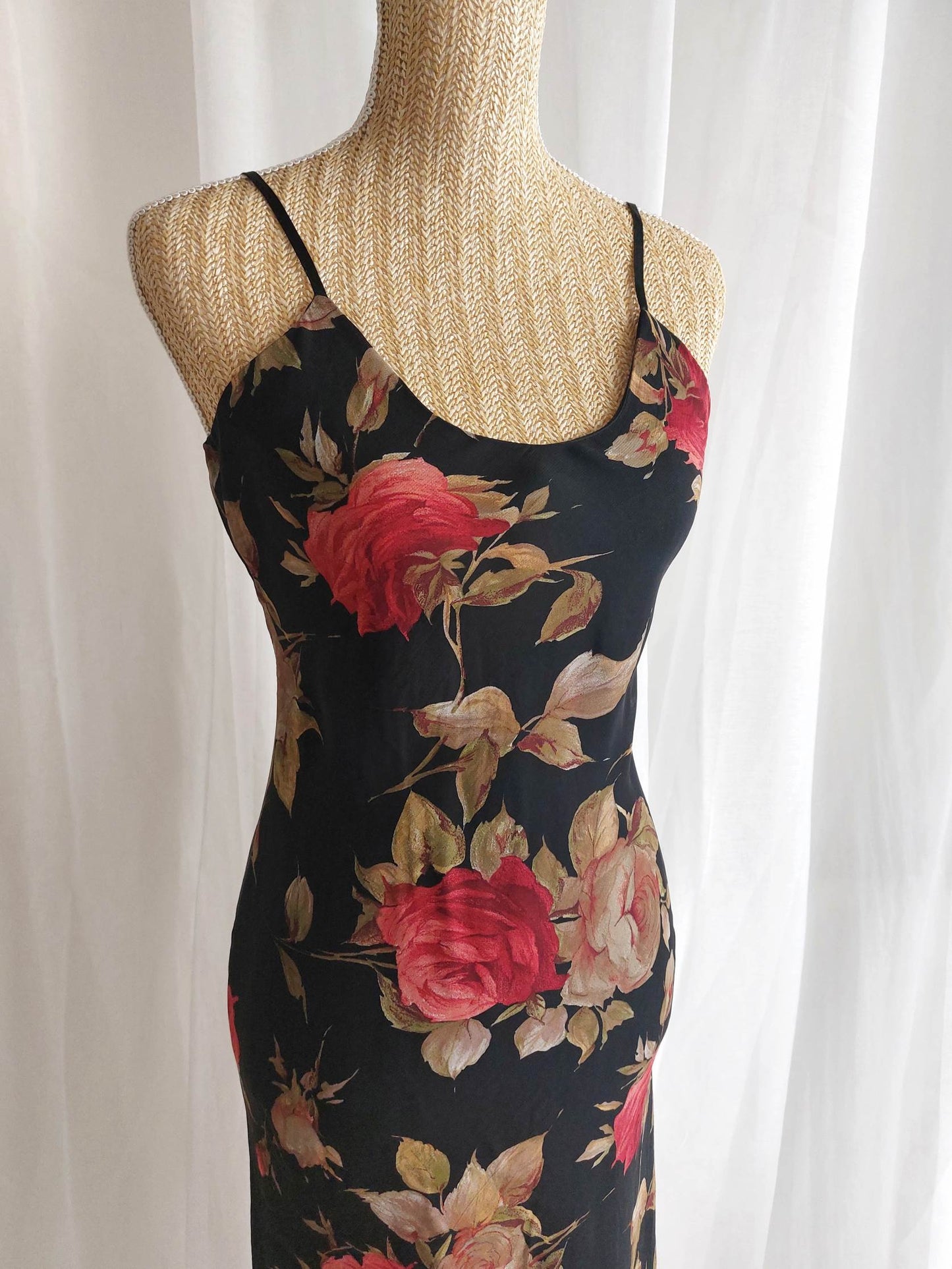 CHARME robe noire avec roses et dos nu T.36/38