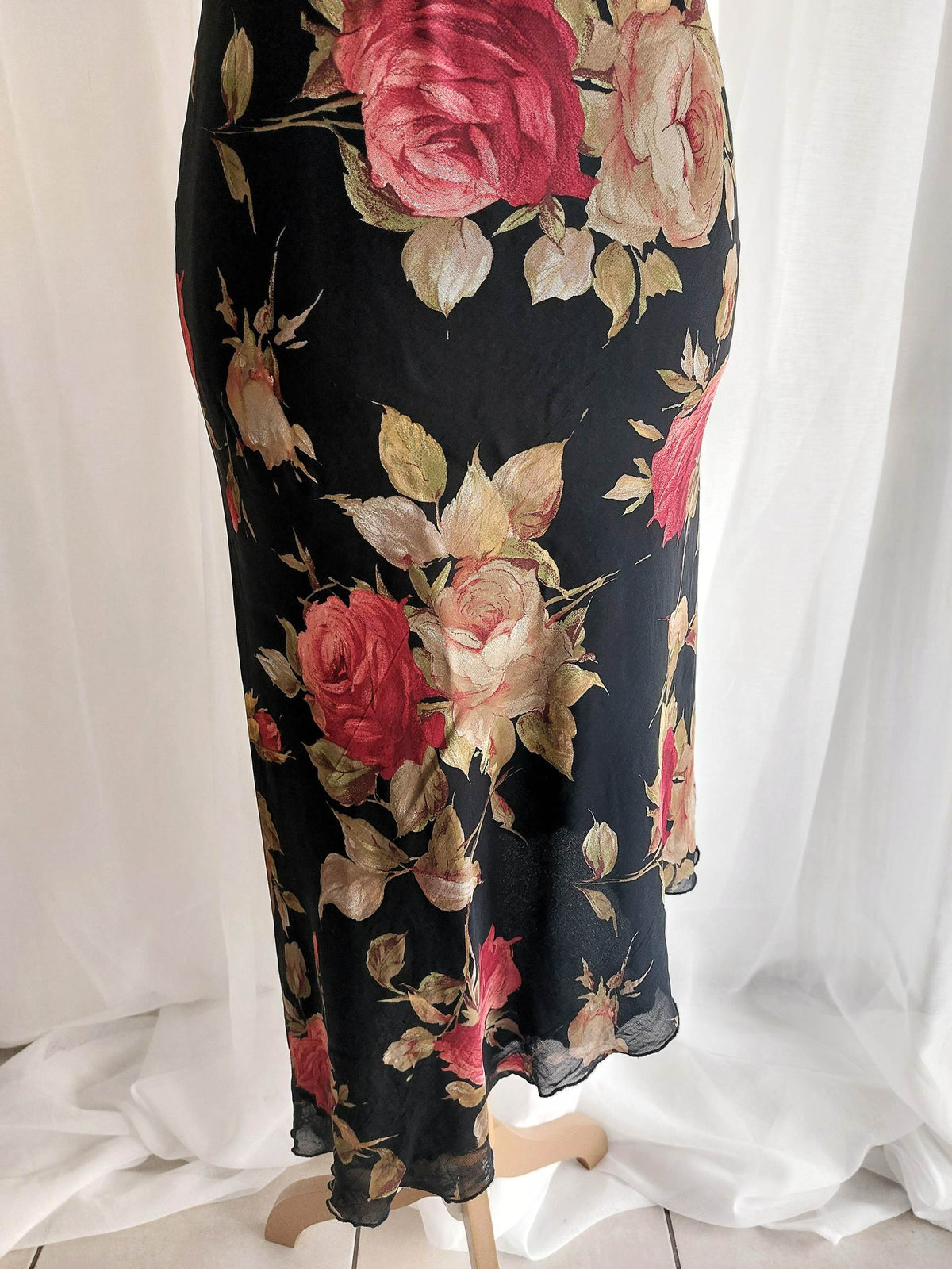 CHARME robe noire avec roses et dos nu T.36/38