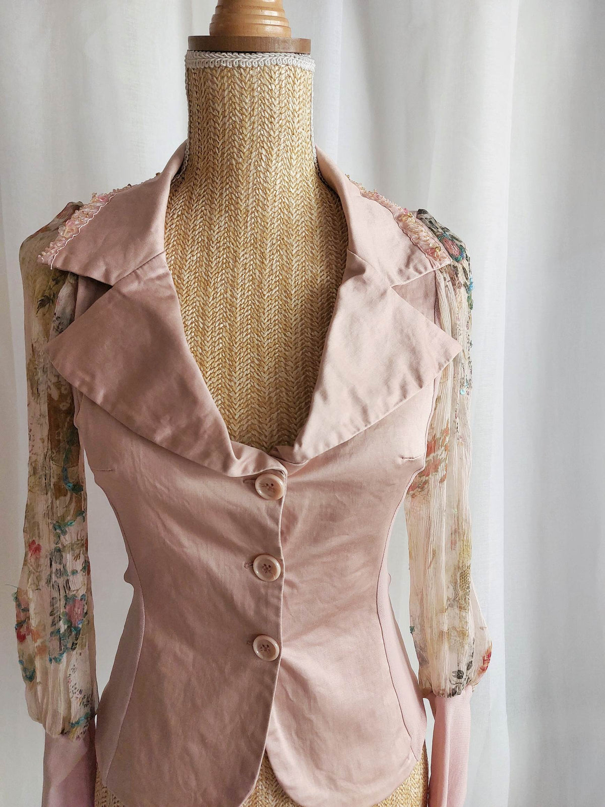 DAMASCENA veste haut rose poudré avec broderies T.36/38