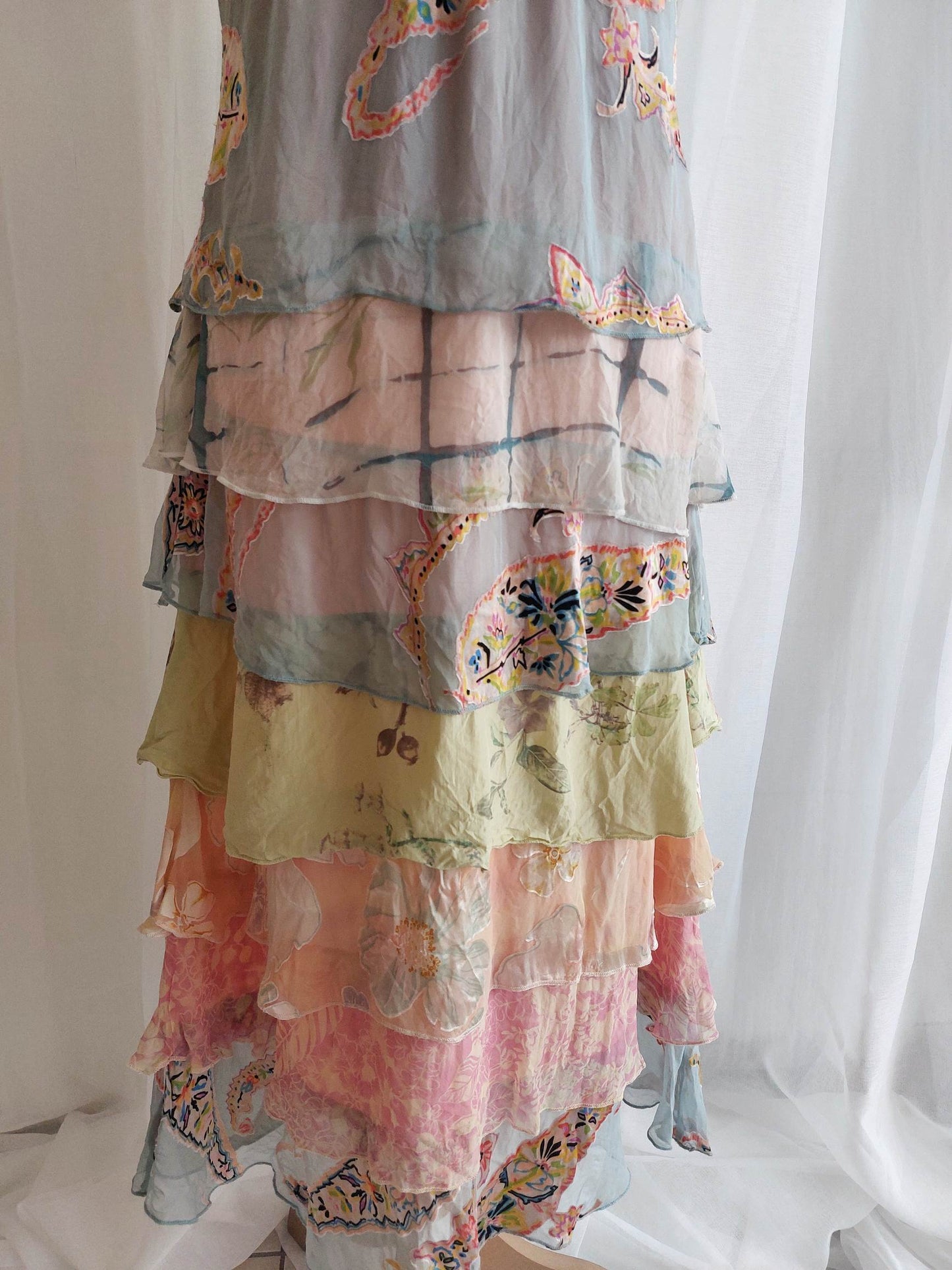 DOLLHOUSE robe longue pastels en soie à volants T.38/40