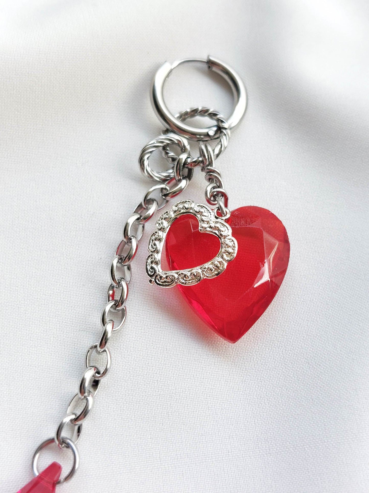 Dramatic lace-heart single loop