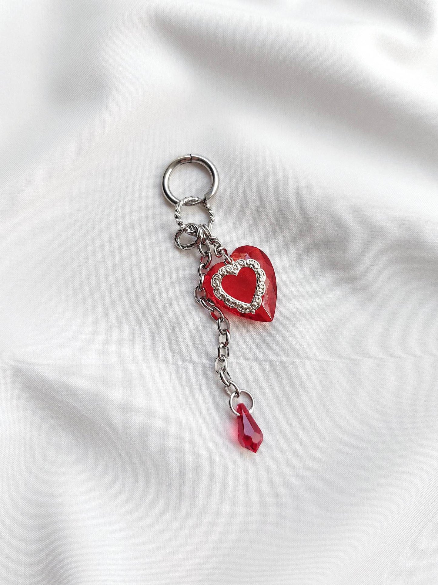 Dramatic lace-heart single loop