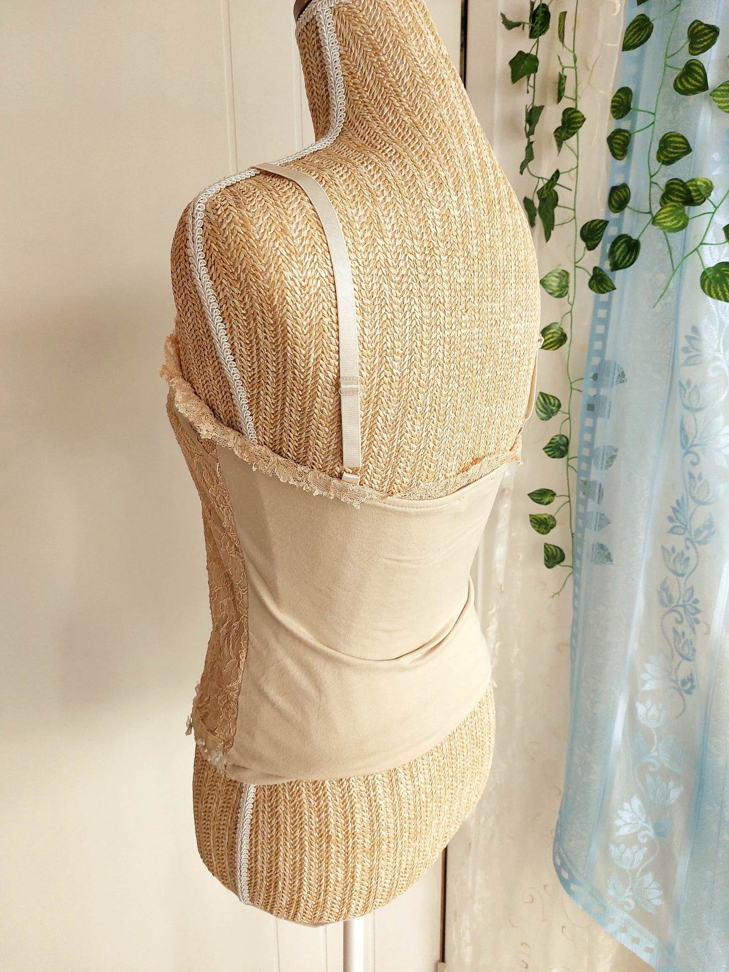 VANILLE cream gold embroidered lace camisole size 36