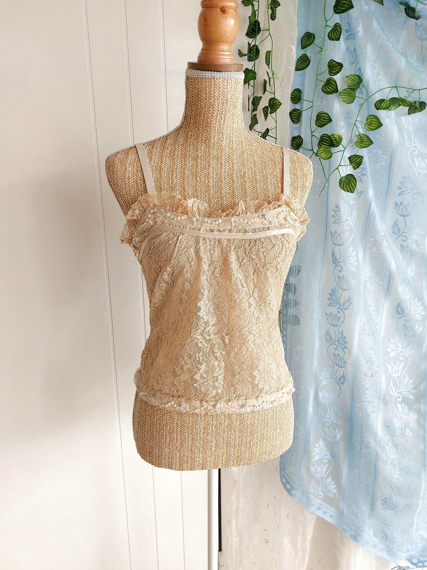 VANILLE cream gold embroidered lace camisole size 36