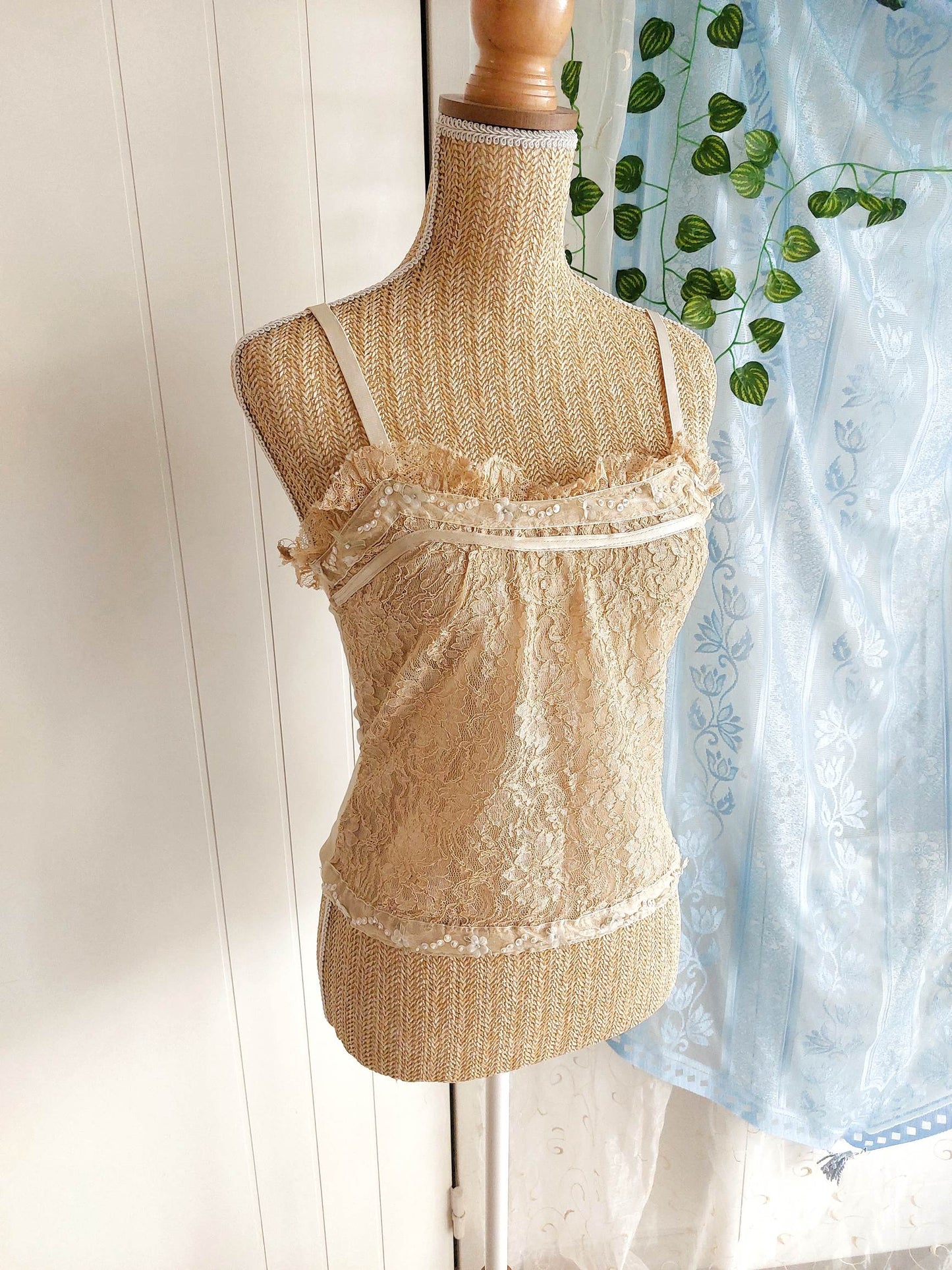 VANILLE cream gold embroidered lace camisole size 36