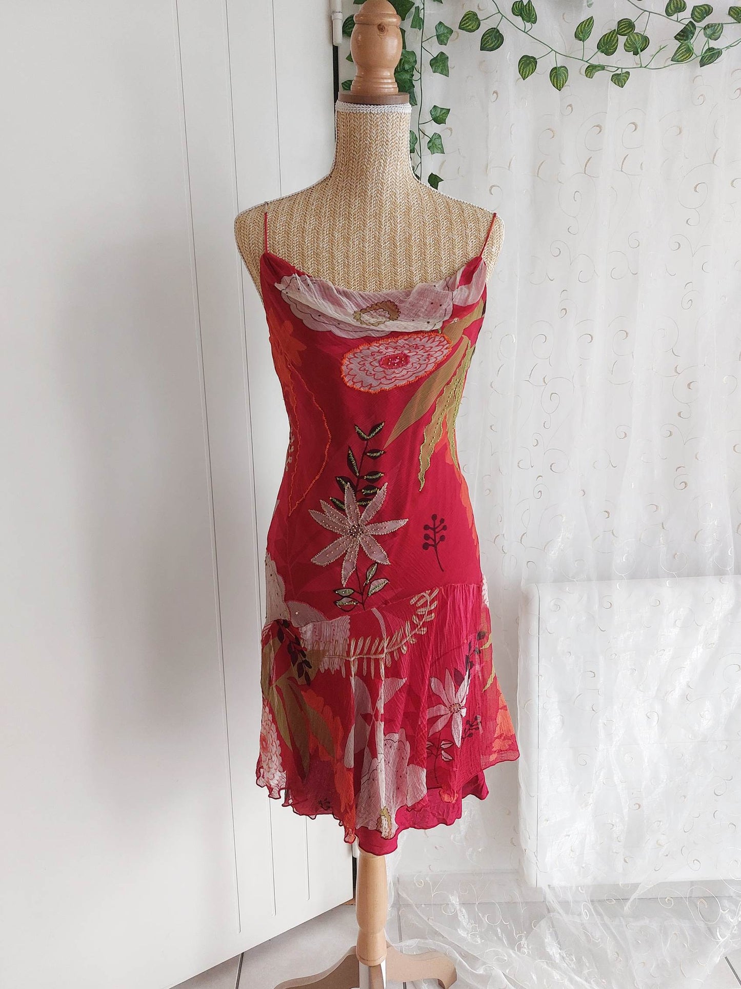 AMARANTE Derhy flowing embroidered red dress, size 36