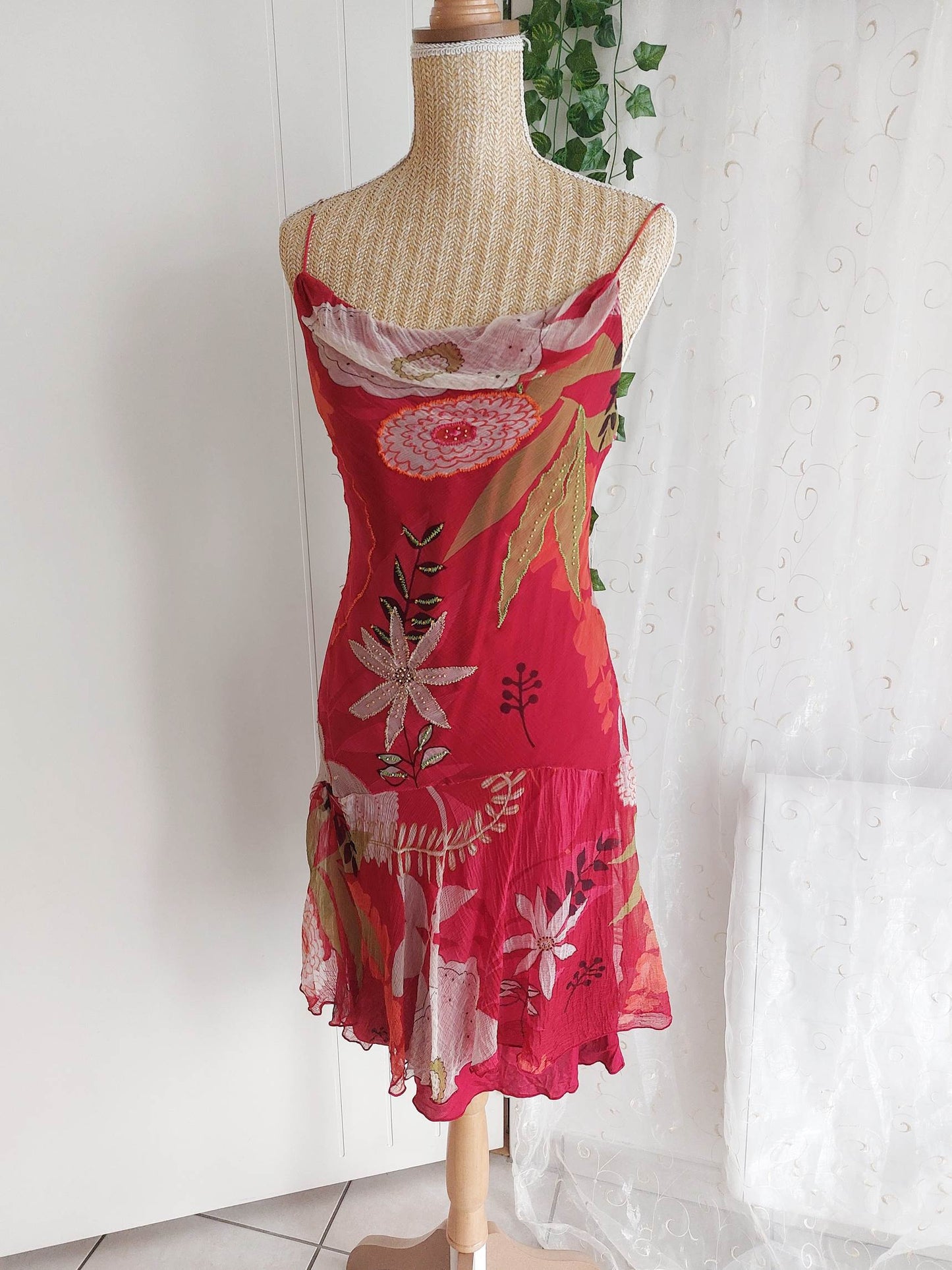 AMARANTE Derhy flowing embroidered red dress, size 36