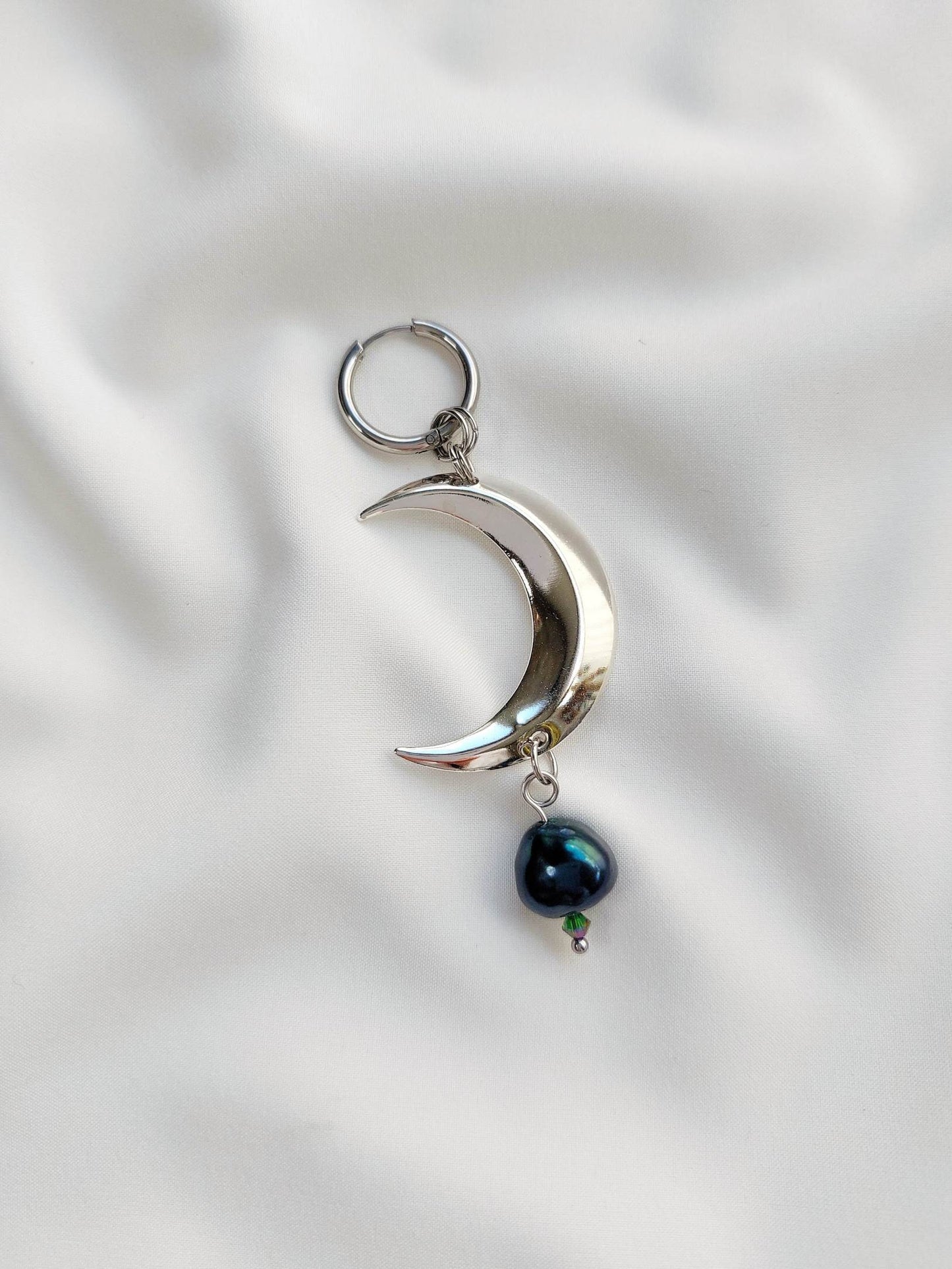 ECLIPSE single moon earring