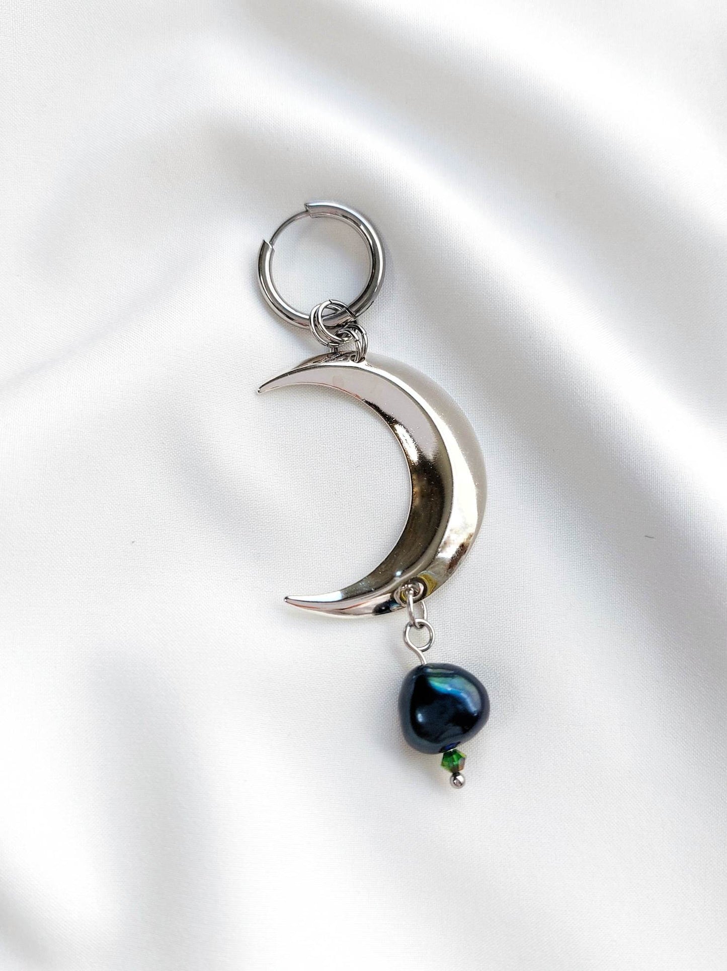 ECLIPSE single moon earring