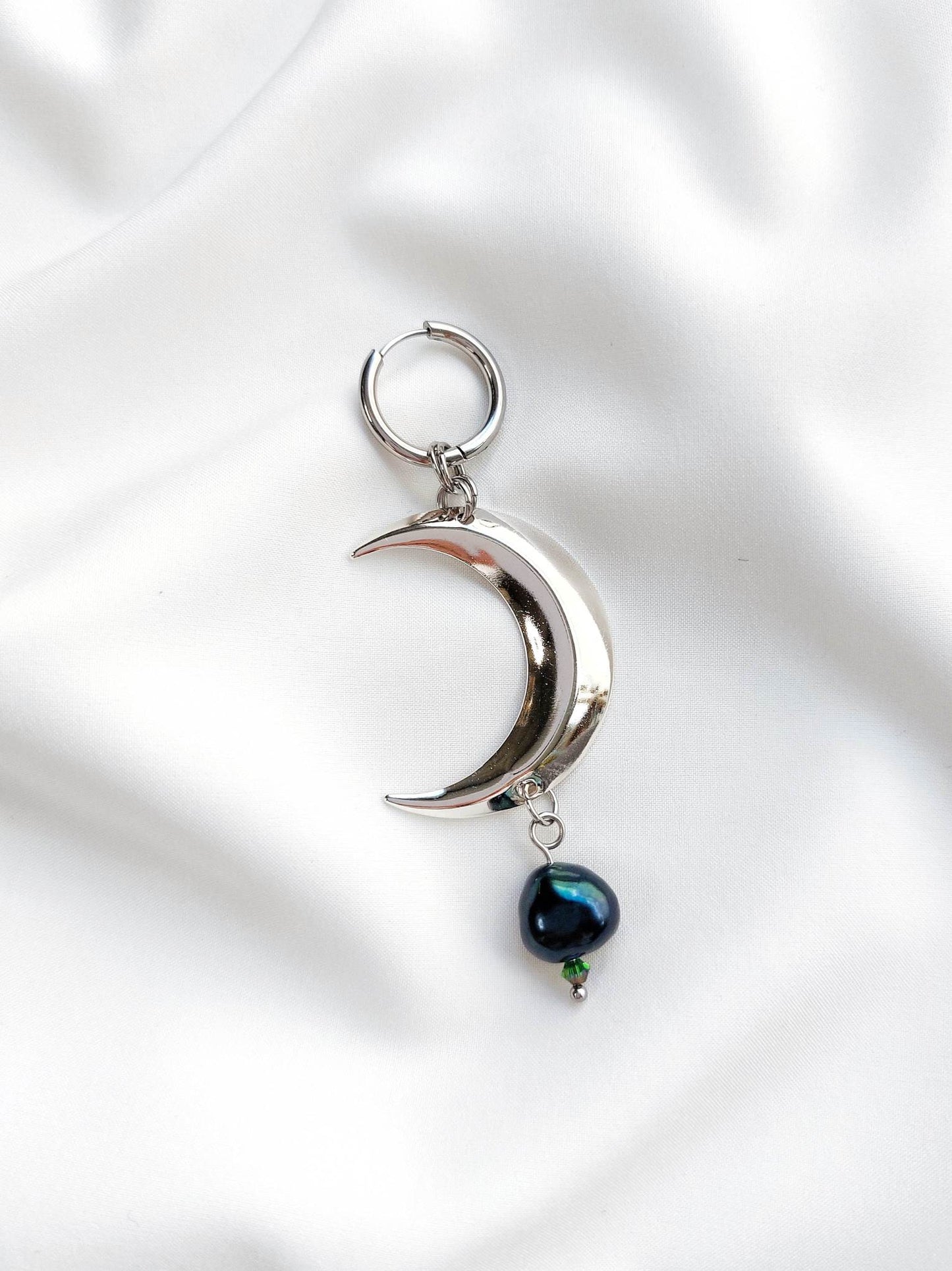 ECLIPSE single moon earring